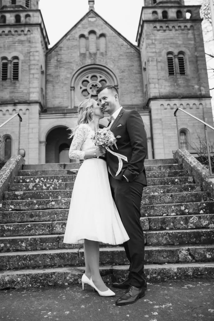Winterhochzeit in Zeil am Main vor dem Zeiler Käpperla - Foto vom Fotograf