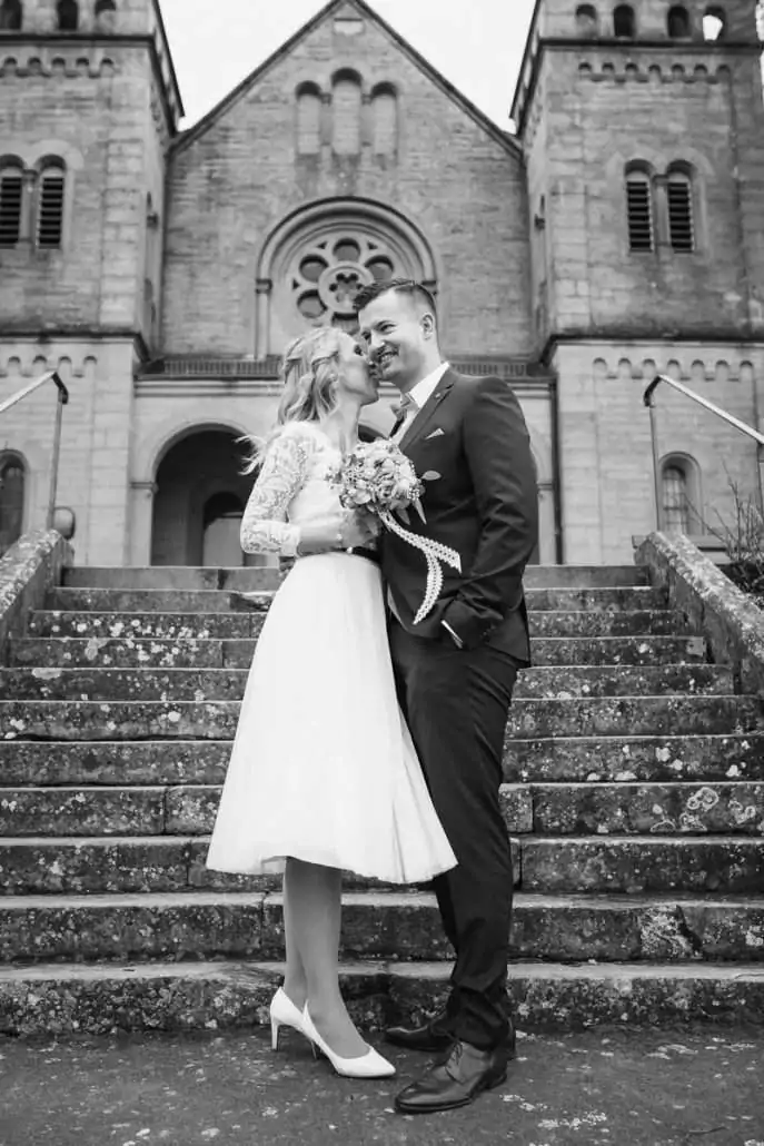 Winterhochzeit in Zeil am Main vor dem Zeiler Käpperla - Foto vom Fotograf